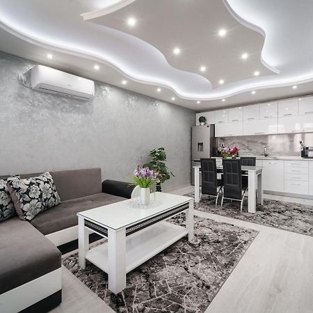 City Apartments - A Brand New Luxury & Comfy 2 Asenovgrad ภายนอก รูปภาพ