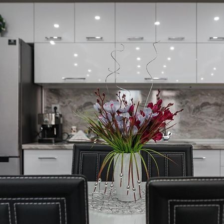 City Apartments - A Brand New Luxury & Comfy 2 Asenovgrad ภายนอก รูปภาพ